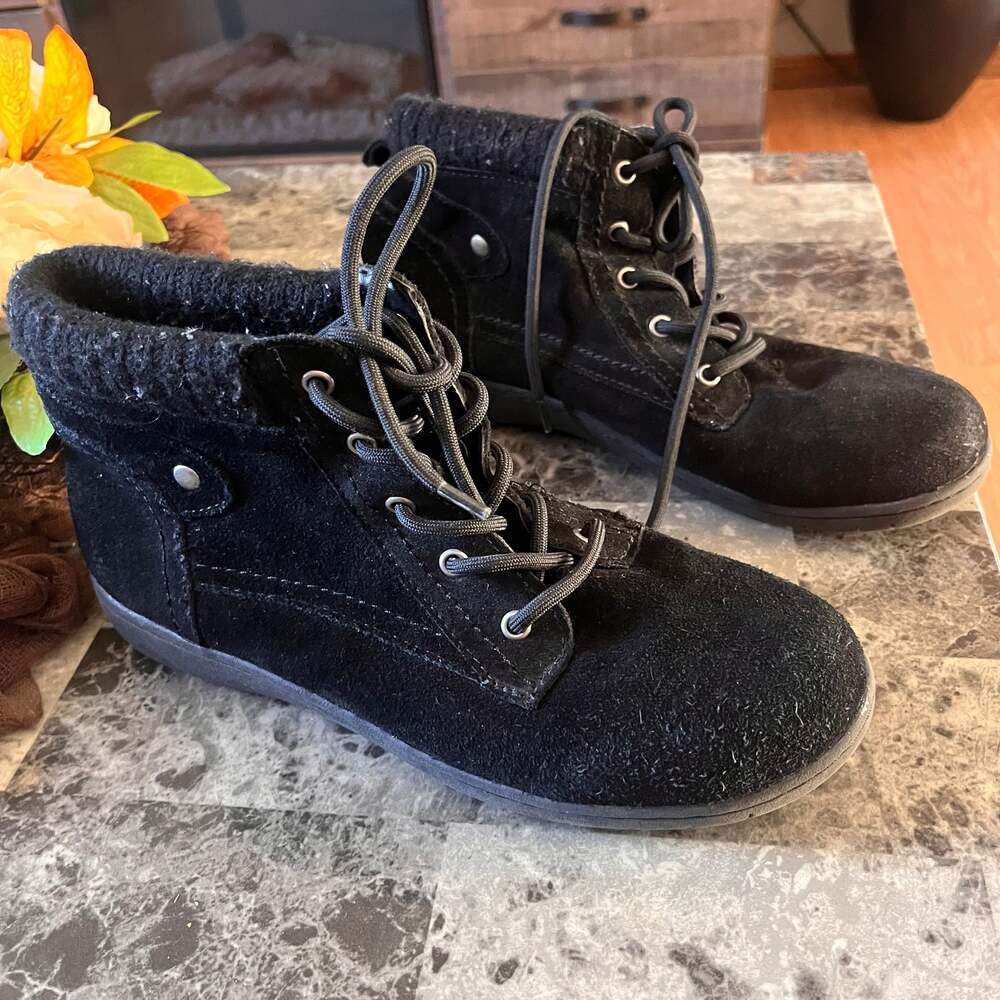 Propet Delaney Black Suede Lace Up Ankle Boots